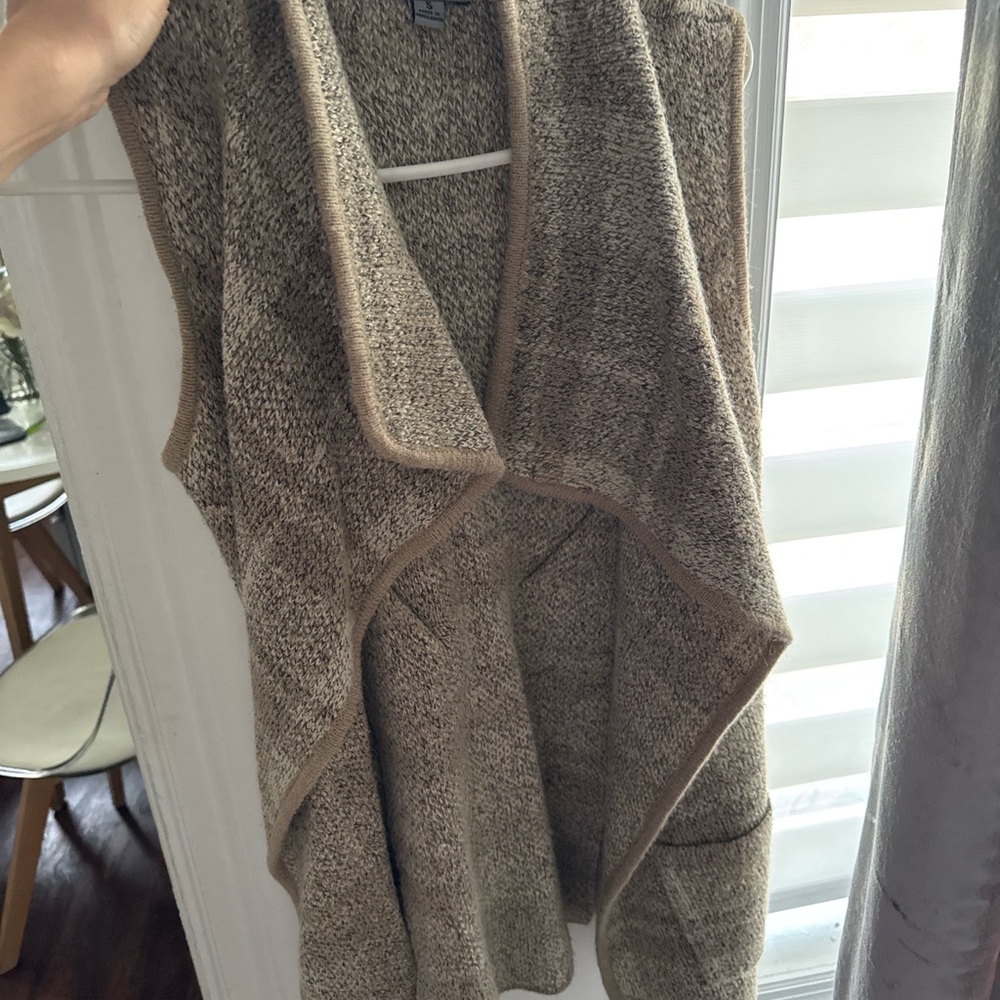 Yaira Open knit front sleeveless cardigan size small